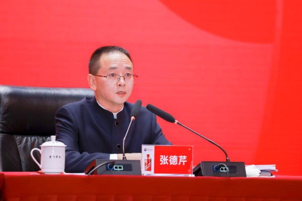 中祥网 茅台股东大会直击·人物特写丨还是一身深色中山装，张德芹：“请各位老板放心，茅台不会辜负期望”