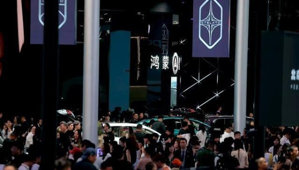 互盈在线 新能源6座SUV火了？入门小车却打起来了，MG4和QQ3瞄准星愿！