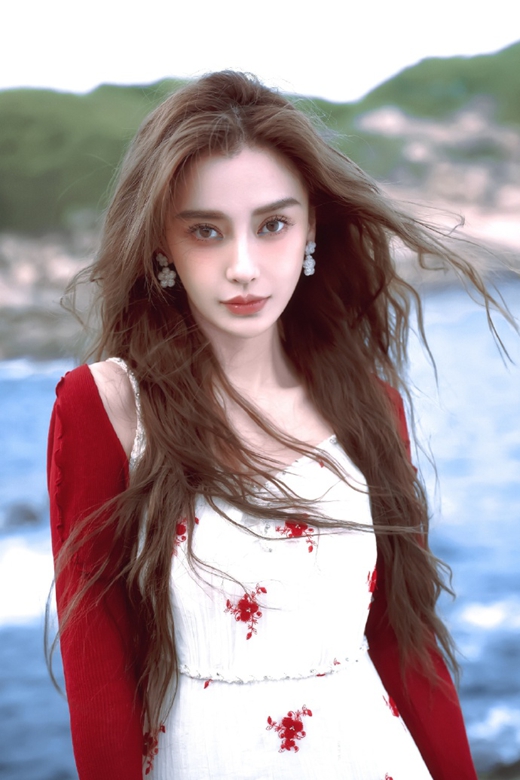 东方财富配资 Angelababy早期美版VOGUE封面，首位且唯一的中国女艺人！